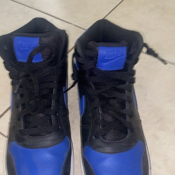 Nike shoes - Picture 4 of 4